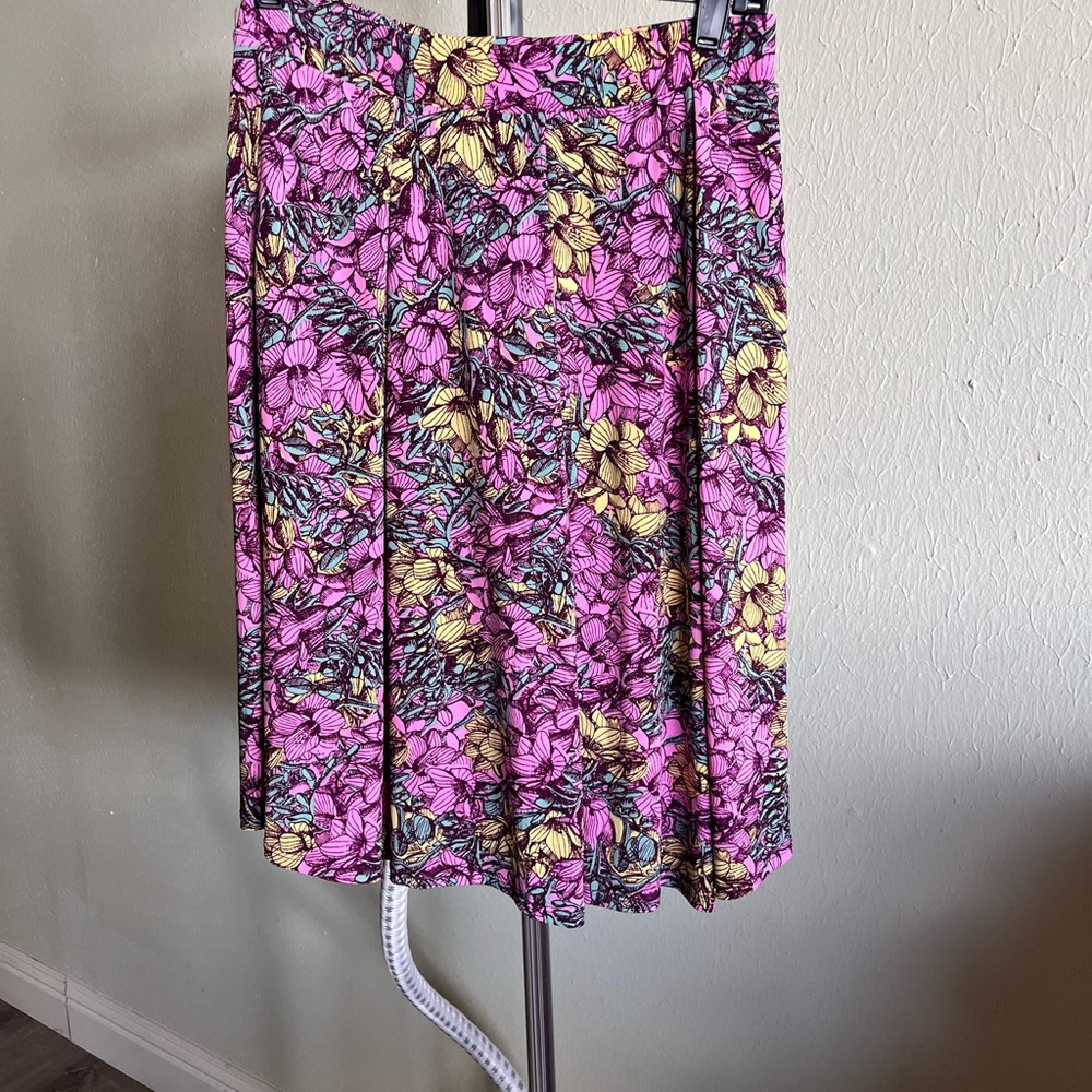 S LuLaRoe Madison skirt floral pattern